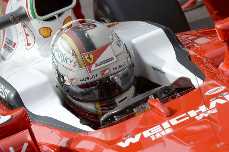 Versione retr, in cuoio, per Sebastian Vettel. Colombo
